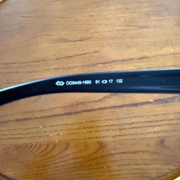 MOVING SALE!
OAKLEY POLARIZED GIBSTON SUNGLASSES - Picture 5 of 7